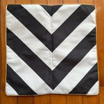 Housse de Coussin 45x45 Blanc Noir et or Geometrique   Chevron d'Or - Vignette | Gellone