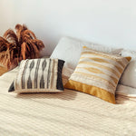 Housse de Coussin Tissu Ethnique Chic en Jaune   Puglia - Vignette | Gellone