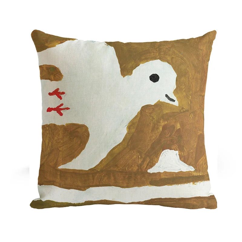 Housse de Coussin Terracotta 45x45 avec Illustration naïve représentant un oiseau blanc avec un œil noir et des pattes stylisées rouges, sur un fond doré texturé, sur une housse de coussin. Un petit élément blanc abstrait équilibre la composition - de face