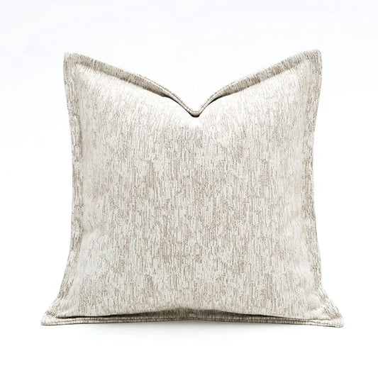 Housse de Coussin Beige 50x50 décoratif carré avec un design minimaliste et contemporain, en tissu texturé beige et gris clair, présenté sur un fond blanc épuré - de face