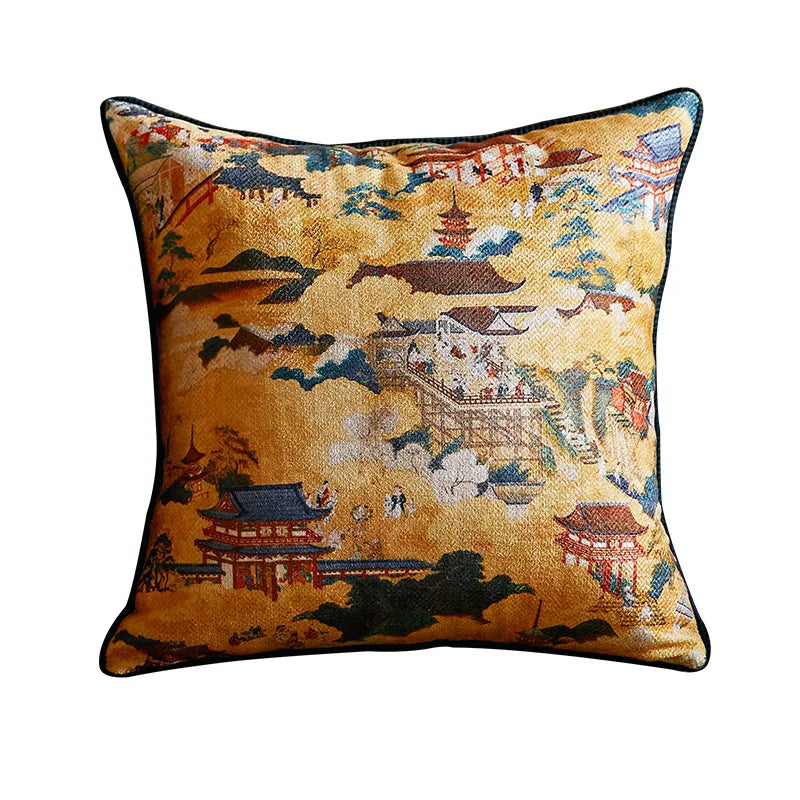 Housse de Coussin Zen 50x50 décoratif carré avec des motifs asiatiques traditionnels, comprenant des pagodes rouges et des montagnes stylisées sur un fond doré à texture brodée. - de face