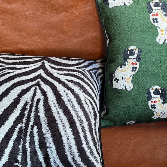 Housse stylisée pour coussin nuage, 2 tailles – BeOneBreed Housse stylisée pour coussin nuage, 2 tailles – BeOneBreed